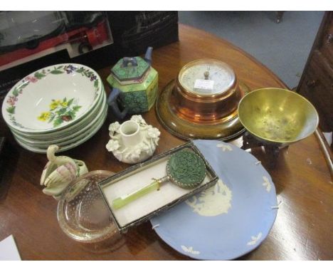 A mixed lot to include an Aneroid barometer 