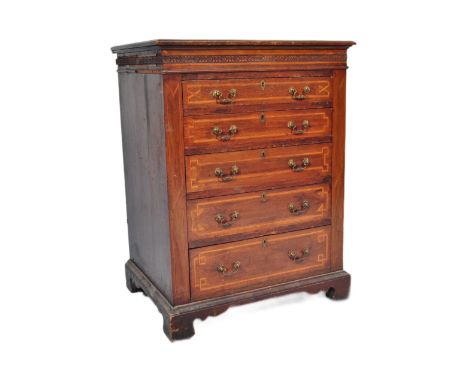 Edwardian mahogany and line inlaid bachelors chest of drawers. Raised on bracket foot plinth base with an upright pedestal bo