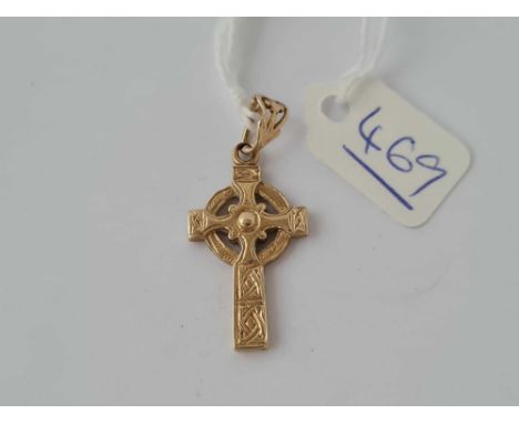 A Celtic cross 9ct - 2.9 gms 