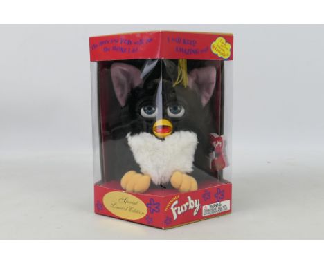 Hasbro - Tiger Electronics -  A boxed model #70-886 Generation 1 1998 Special Limited Edition 'Graduation' Electronic Furby b