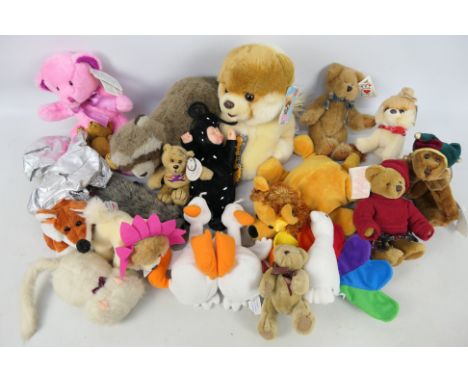 Gund, Steiff and others - A mixed lot of approx 18 stuffed toys to include: 3 x Gund dogs (1 x Boo and 2 x Itty Bitty Boos - 