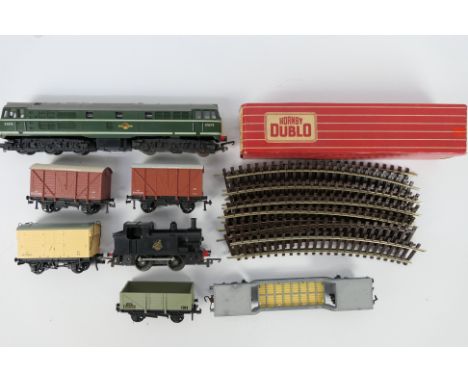 Hornby - TTR - A collection of OO gauge items including Class 31 Brush Diesel Electric number D5572 # R357, an 0-4-0 tank eng