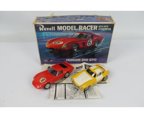 Revell - A boxed 1:32 scale Ferrari 250 GTO slot car # R3101. The model appears in Very Good condition with only light signs 