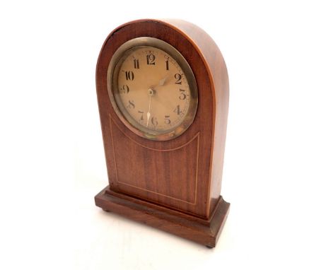 An Edwardian mahogany arch top mantel clock, 22cm tall 