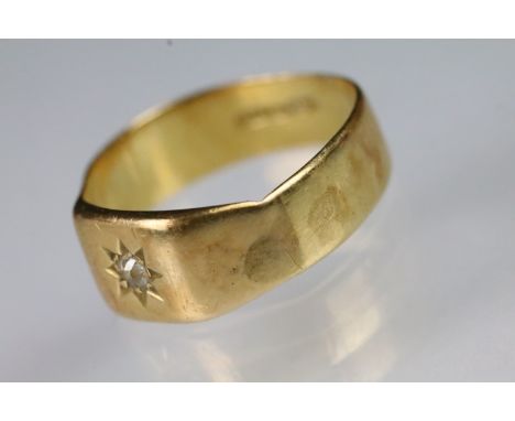 18ct and diamond ring being set with a round old cut diamond in a star setting. Stamped 18ct. Size R. 