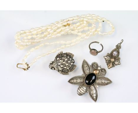 Group of vintage jewellery to include a silver and onyx insect brooch, silver turtle brooch, silver ring,  silver amethyst pe