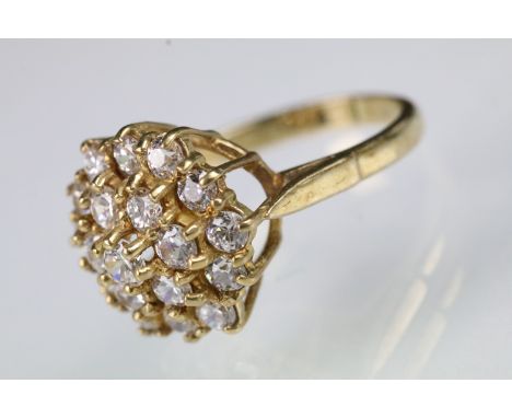 9ct gold and CZ cluster ring having a round head set with round cut CZ's. Hallmarked Sheffield, size O. 