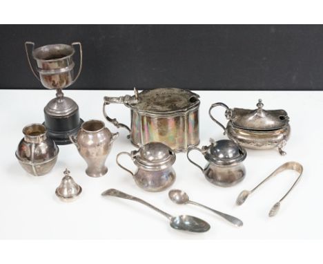 Assorted collection of silver hallmarked cruets and similar items to include a large lidded mustard pot (London 1907), three 