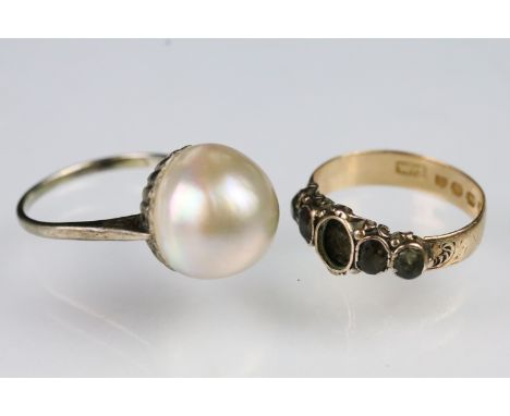 19th Century Victorian 18ct gold ring set with four oval cut paste stones to the head with one stone missing to centre and en