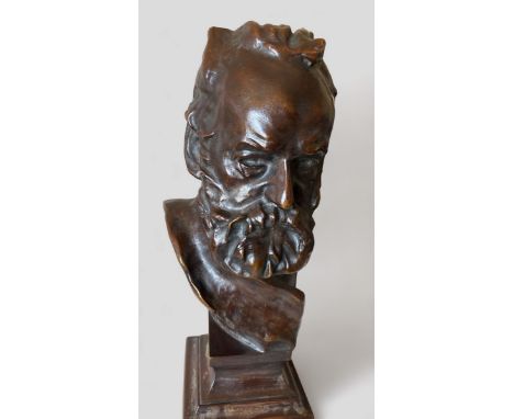 Auguste RODIN (1848-1917), D'après Buste de Victor Hugo. Sculpture en bronze à patine brune. d'édition posthume. Reproduction