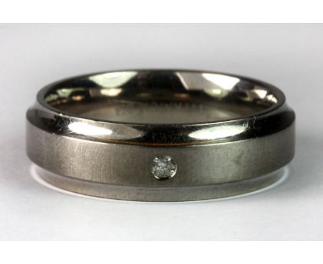 A gentleman's diamond set titanium ring (V).