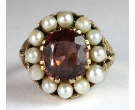 A heavy 9ct gold ring set with a tourmaline surrounded by pearls (approx. 8g) (R).