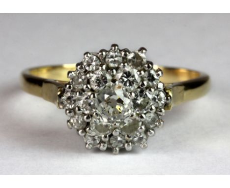 An 18ct yellow gold diamond cluster ring (U).