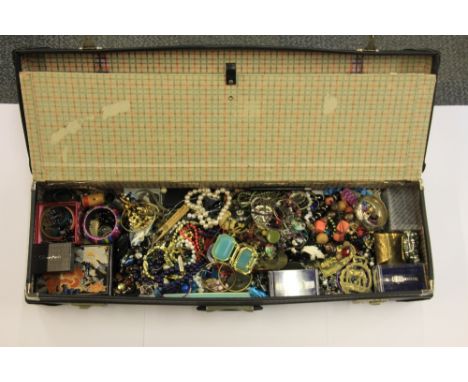 Vintage case and very extensive costume jewellery contents