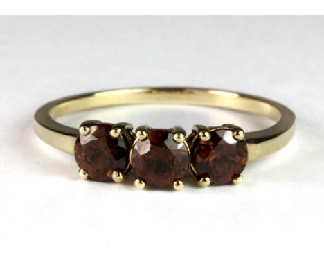 A 9ct gold and cognac colour stone set ring (S).