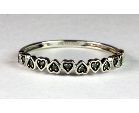 A 9ct white gold heart shaped blue diamond half eternity ring, (N.5).