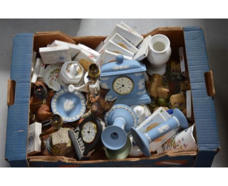 A quantity of decorative ceramics to include Lilliput Lane cottages, Aynsley vases, boxed Goebel dishes, Wedgwood Jasperware,