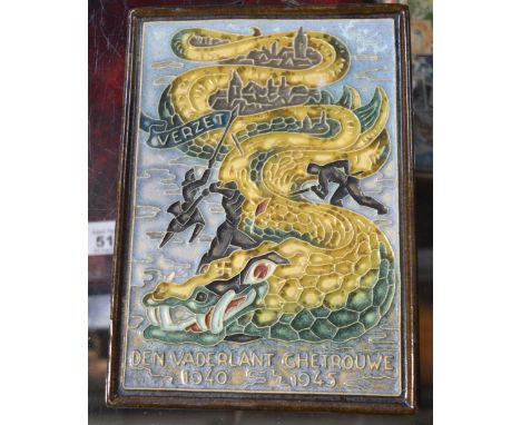 A delft commemorative tile for the Dutch Resistance showing an image of a serpent and Dutch fighters with the words 'Den Vade