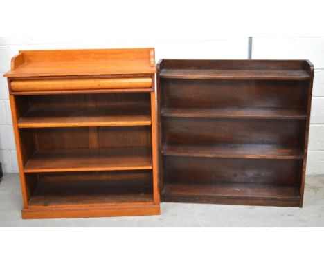 A 20th century bird's eye maple three shelf bookcase, width 86cm and a three shelf oak bookcase of simple form, width 92cm (2