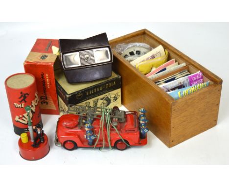 An early 20th century Japanese tinplate battery operated fire engine with ladder and four tinplate figures, in working order 