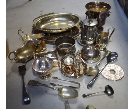 A quantity of silver plated items to include a gallery tray, two sauce boats, flatware etc.