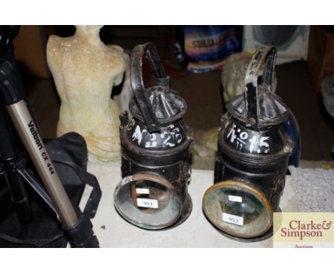 A reproduction railway lamp (203)