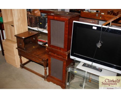 A pair of speaker boxes