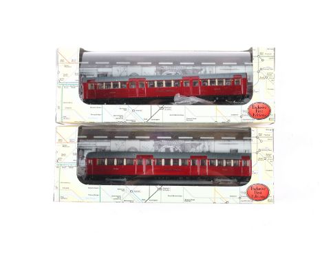 2x EFE 1938 London Tube stock. Driving Carriage A NORTHERN LINE, Model has previously been removed from its box, Together wit
