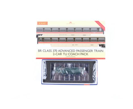 Heljan OO BR BTH Class 15 diesel electric locomotive. D8200 (1500), in unlined green livery. Together with a Hornby Hobbies B