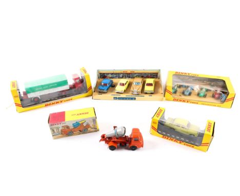 5 Dinky toys. Includes presentation set No.126 Motor show set, containing Austin 1800, Cortina MK2, Rolls Royce Silver cloud 