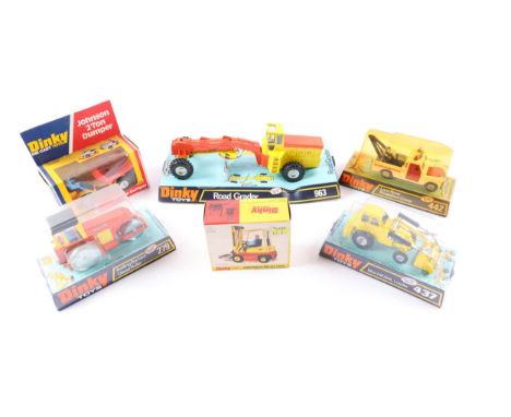 6 Dinky Toy vehicles, 404 Conveyancer Fork Lift Truck in solid card box, 430 Johnson 2 Ton Dumper in window box, 437 Muir Hil