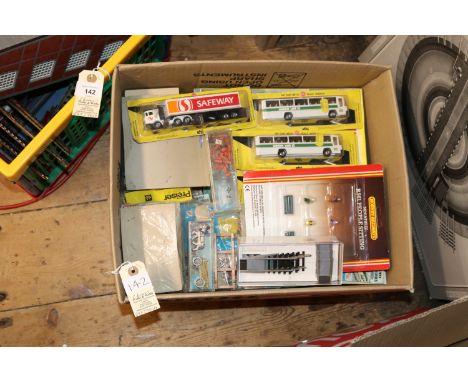 A quantity of HO gauge Model Railway etc. Including Fleischmann BR Warship class Bo-Bo Diesel Hydraulic locomotive 'Greyhound