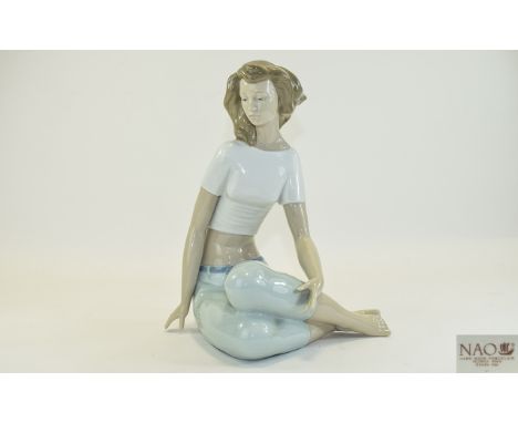 Nao by Lladro Large Figurine ' Mediterranean Breeze ' Model No 1330. Sculptor Lozano. Date 2004. 10.5 Inches Tall, Mint Condi