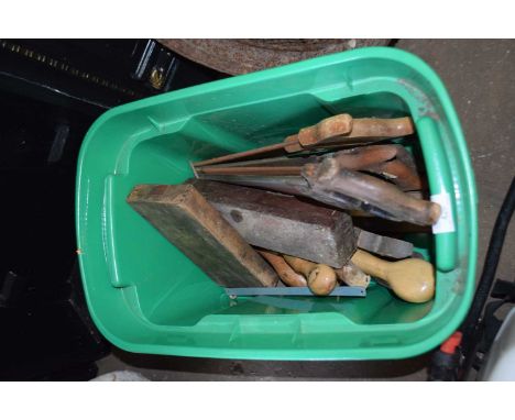BOX OF MIXED TOOLS