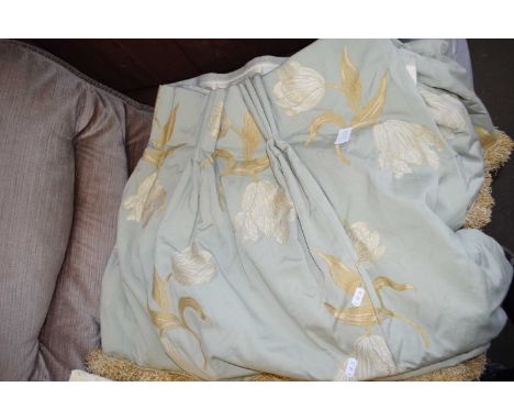 PAIR OF FULLY LINED AND INTER-LINED HAND FINISHED CURTAINS, FLORAL DECORATION, 102INS DROP X 79INS WIDE EACH CURTAIN