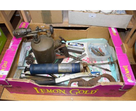 BOX OF MIXED TOOLS