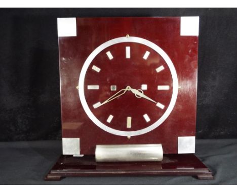 Art Deco - An Art Deco Bakelite mantel clock with Sangamo movement marked No 5, 377696 - 384880 and original cable and plug, 