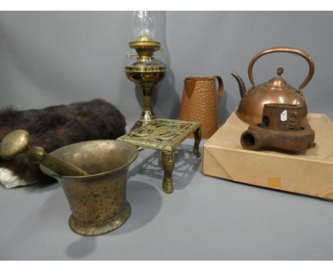 A lot to include a quantity of metalware, including copper kettle, oil lamp and similar, also included in the lot is a fur st