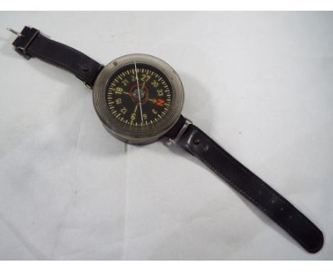 German World War Two (WWII) bakelite cased, liquid filled Kadlec AK39 Luftwaffe pilot's compass, black dial with white numera
