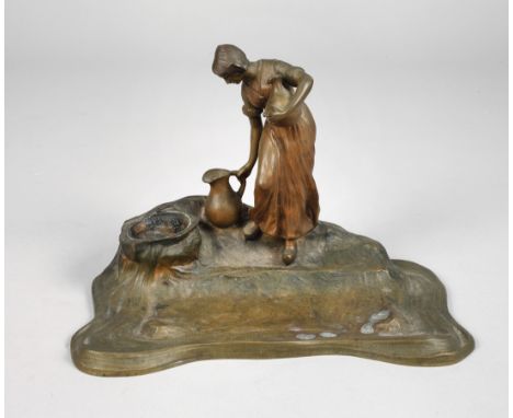 R. Kainz, figürliches Tintenfassum 1900, signiert R. Kainz, Bronze nuanciert grün und braun patiniert, Holländermädchen mit z