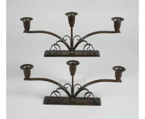 Paar Leuchter Holger Fredericia Art deco1930er Jahre, monogrammiert H.F., Hersteller wohl Ildfast, Bronze braun patiniert, dr
