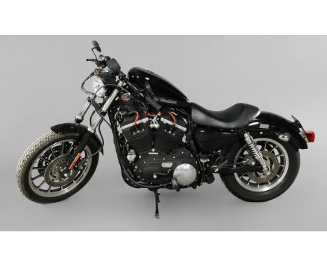 Harley Davidson Sportster XL 883 R Erstzulassung 08/2012, Hubraum 883 ccm, Leistung 39 kW (53 PS), aktuell mit eingebauter 35