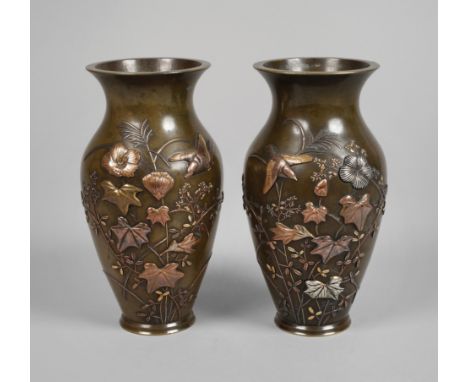 Paar BronzevasenJapan, Meiji-Zeit, ungemarkt, Bronze gegossen und bräunlich patiniert, schlanker Balusterkorpus mit aufgelegt