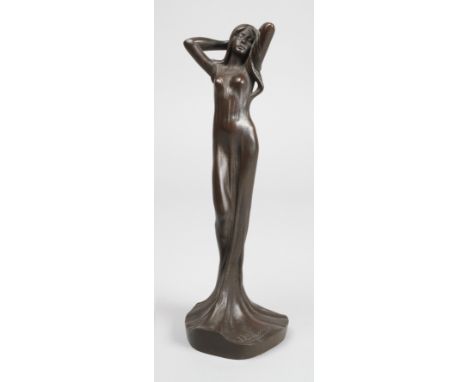 Julien Caussé, Jugendstilschönheitum 1900, auf dem Kleidsaum signiert J. Causse, Bronze dunkelbraun patiniert, junge Frau mit