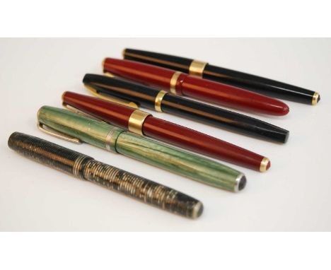 Six vintage fountain pens, comprising a Parker Vacuumatic in Laminated Grey Pearl, 11.5cm; two Parker 17 in black and deep re