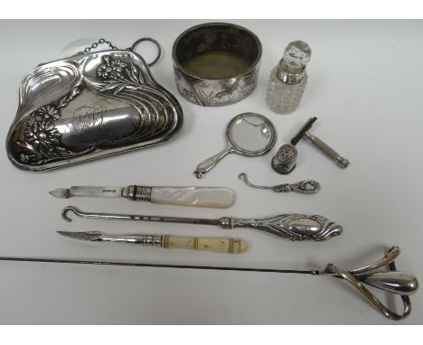 A parcel of silver / part-silver ladies etui including an Art Nouveau silver purse with leather interior, Birmingham 1909, su