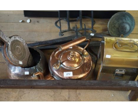 A mixed lot of 19th Century and later metalware to include brass carriage lamp, copper kettle, etc
