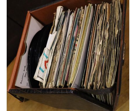 Approximately 90 mixed 1970s and 1980s singles. P&amp;P Group 2 (£18+VAT for the first lot and £3+VAT for subsequent lots) 