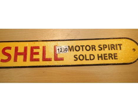 Cast iron Shell sign, L: 50 cm. P&amp;P Group 1 (£14+VAT for the first lot and £1+VAT for subsequent lots)