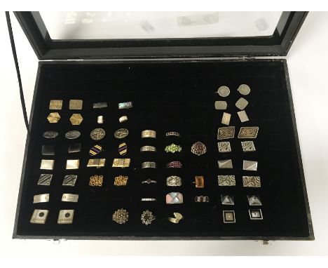 TRAY OF SILVER RINGS INCL. POISON RING